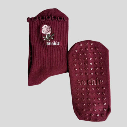 Rose in burgundy ruffles 🌹