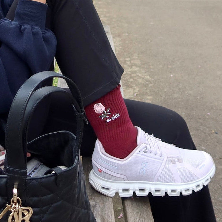 Rose in burgundy ruffles 🌹